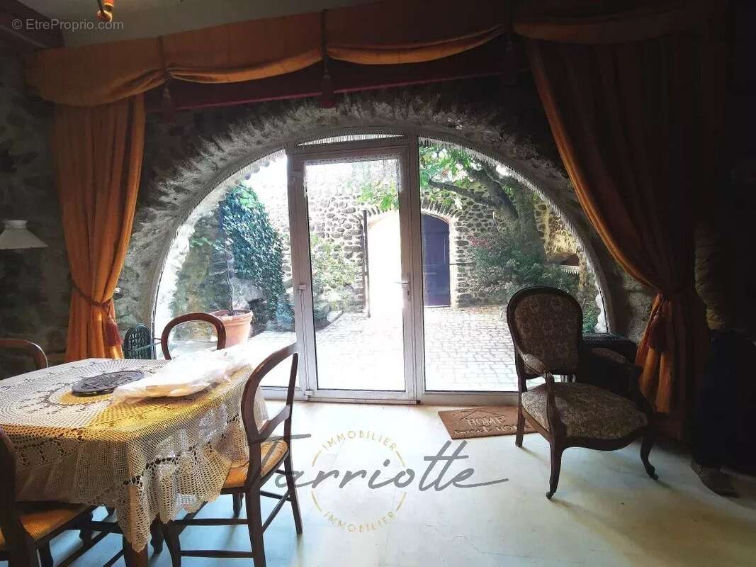 Maison à SAINT-MARTIN-SUR-LAVEZON