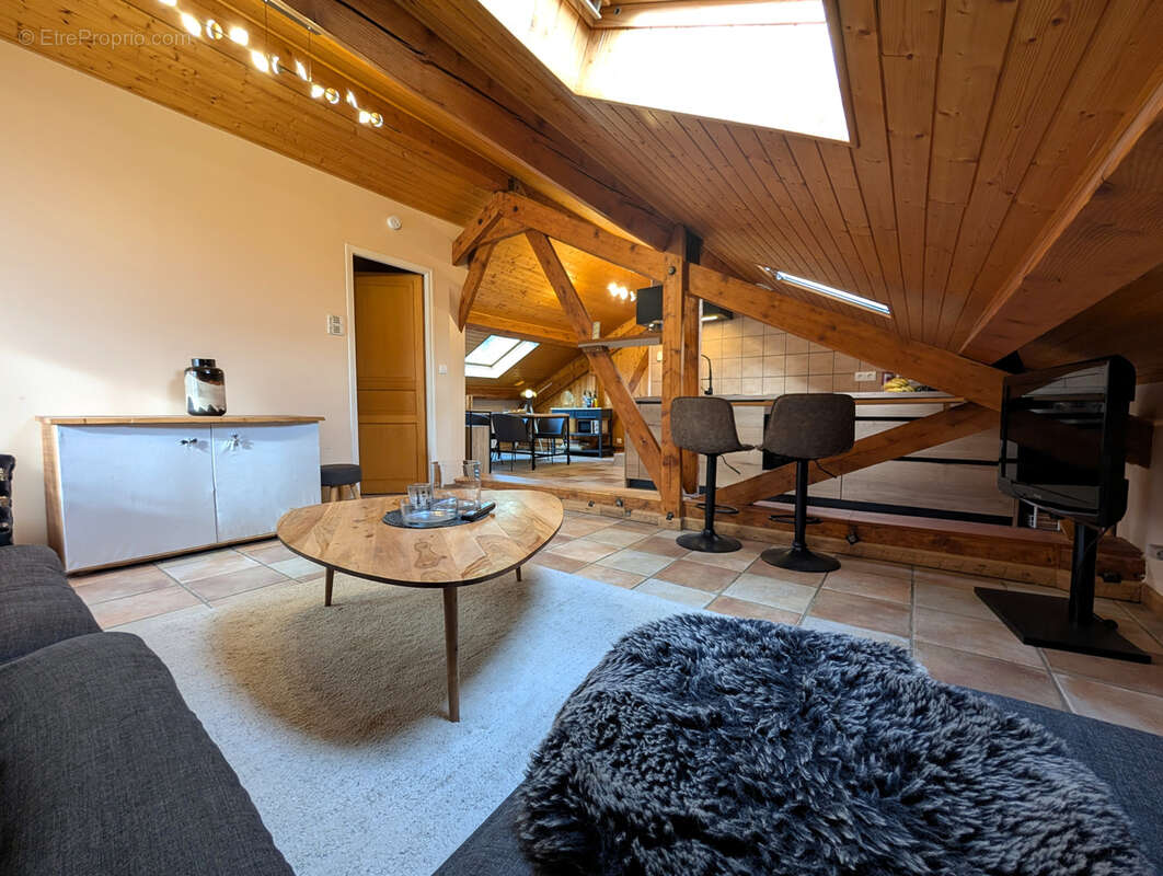 Appartement à PERON