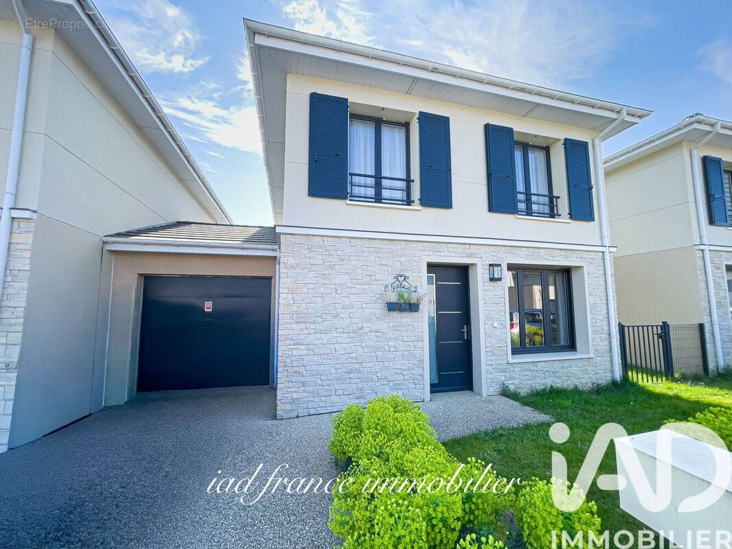 Photo 1 - Maison à ELANCOURT