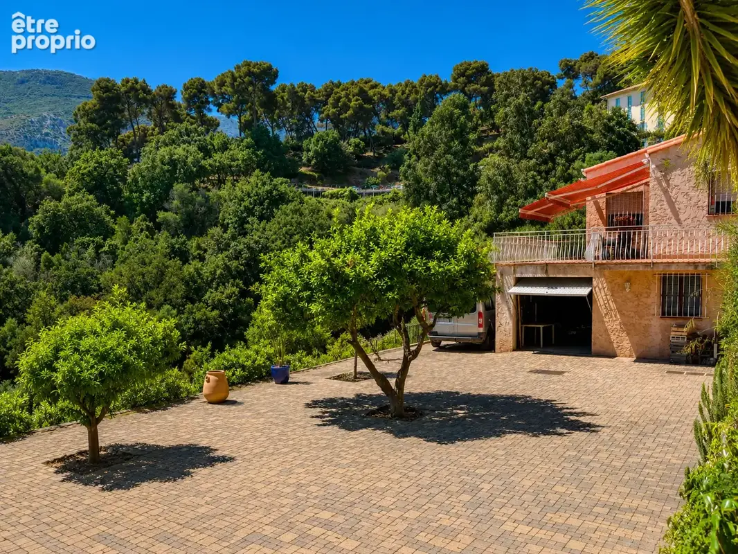 Maison de charme avec piscine, jardin et belle vue dégagée - photo 6