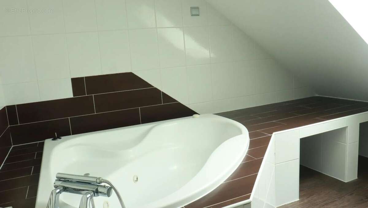 Maison de 5 pièces de 132 m² à La Chenalotte - photo 9