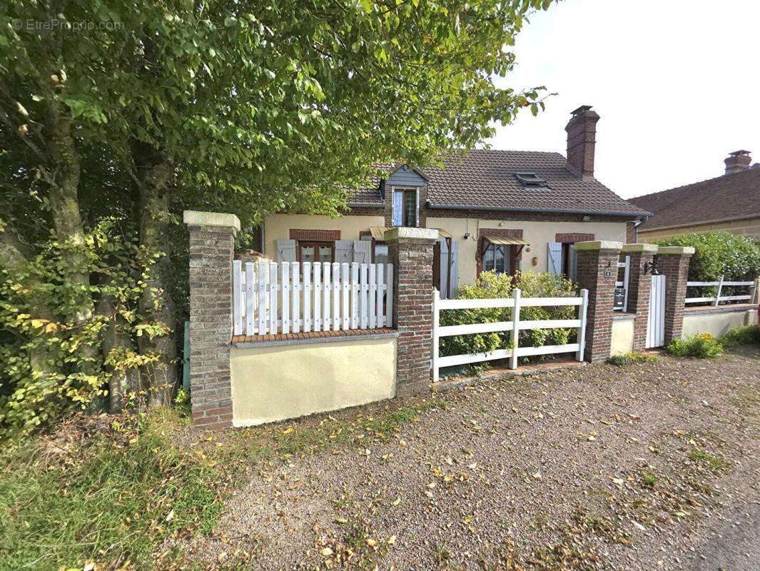 Maison à SAINT-MARTIN-DES-PEZERITS