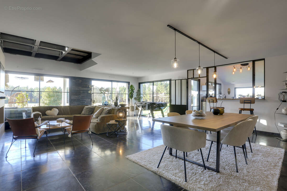 Maison à SAUBRIGUES