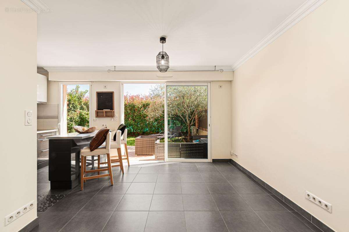 Appartement à MANDELIEU-LA-NAPOULE