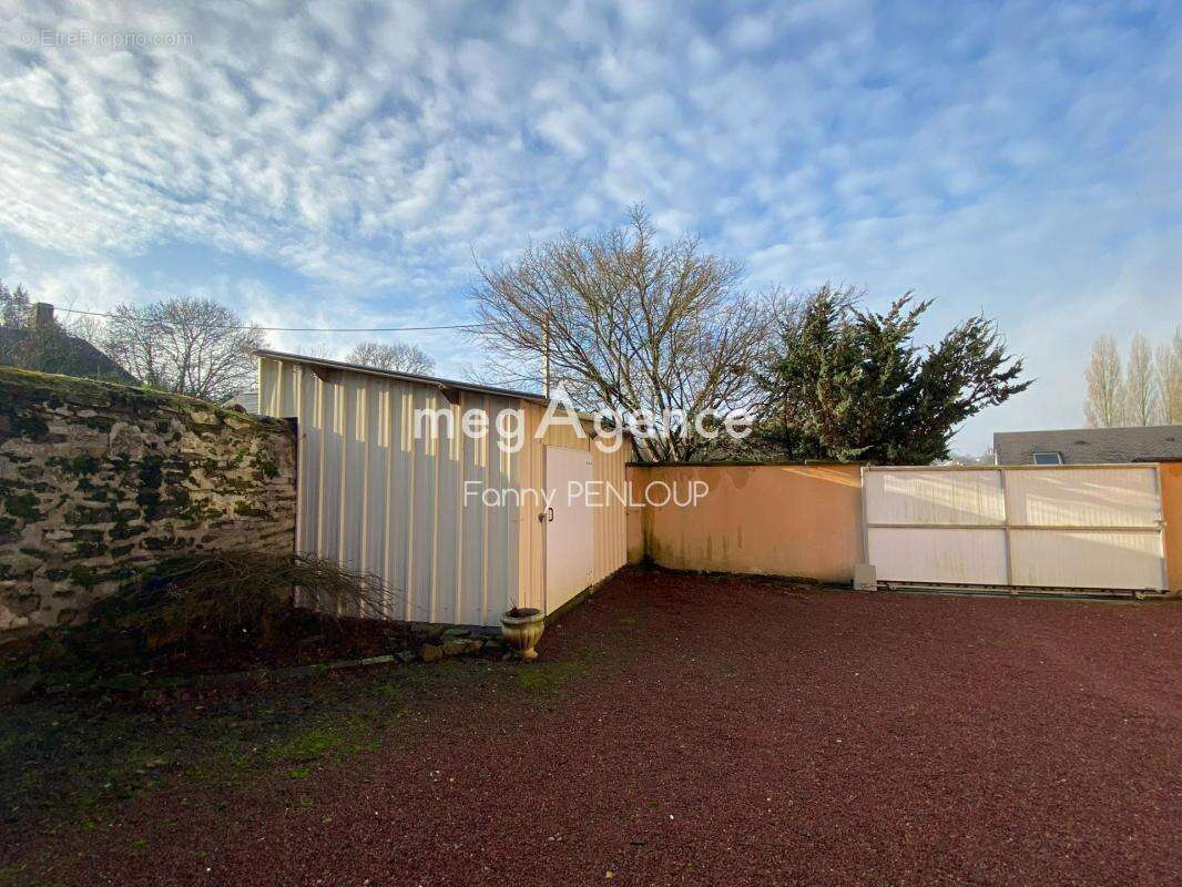 Maison à SAINT-HILAIRE-DU-HARCOUET