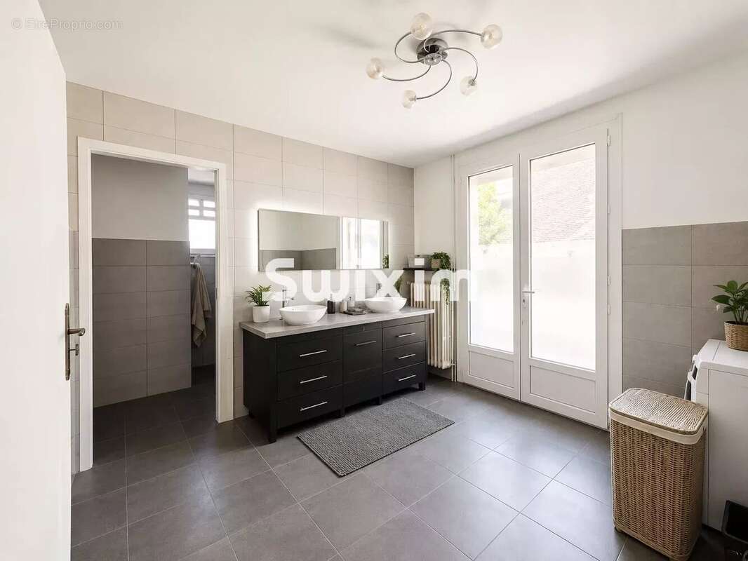 Maison 150 m² à Lons-Le-Saunier  - photo 4