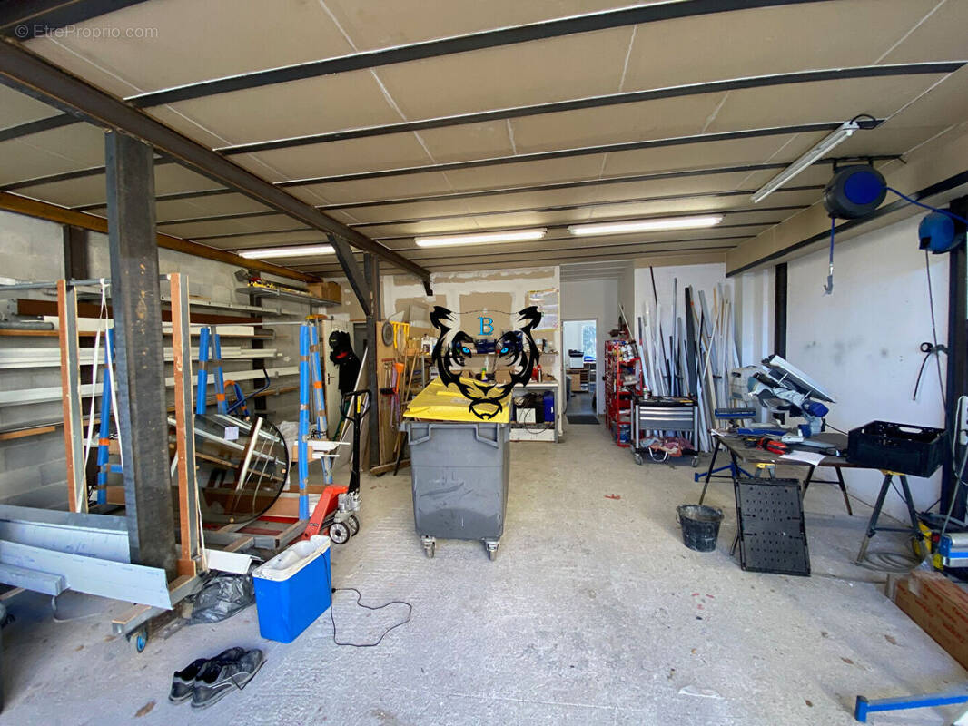 Commerce à ROQUEBRUNE-SUR-ARGENS