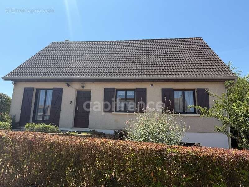 Maison à vendre 7 pièces  de 141 m2 Saint Georges sur Baulche (89) 4 chambres.  Sous sol.  Terrain 600 m2 - photo 4
