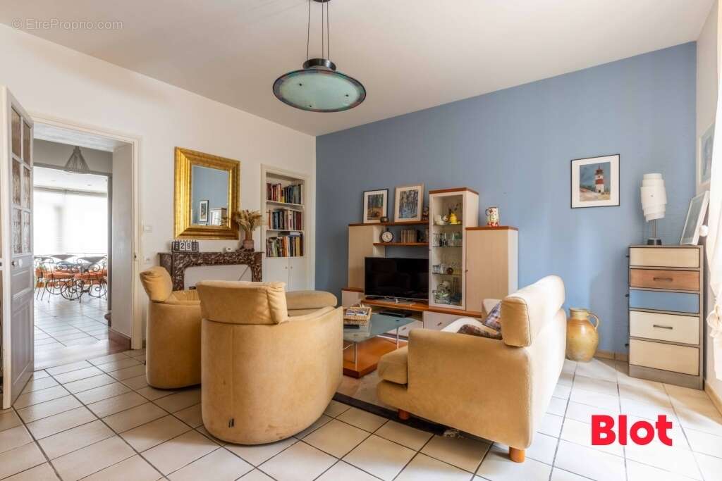 Maison à MONTFORT-SUR-MEU