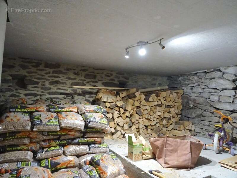 En Savoie (73), à vendre Vallée de La Maurienne, maison P8 rénovée, cave, voutes, terrain, combles, stations de ski, 3 vallées - photo 23