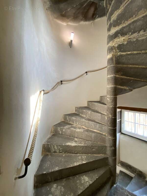 Maison à MARINGUES