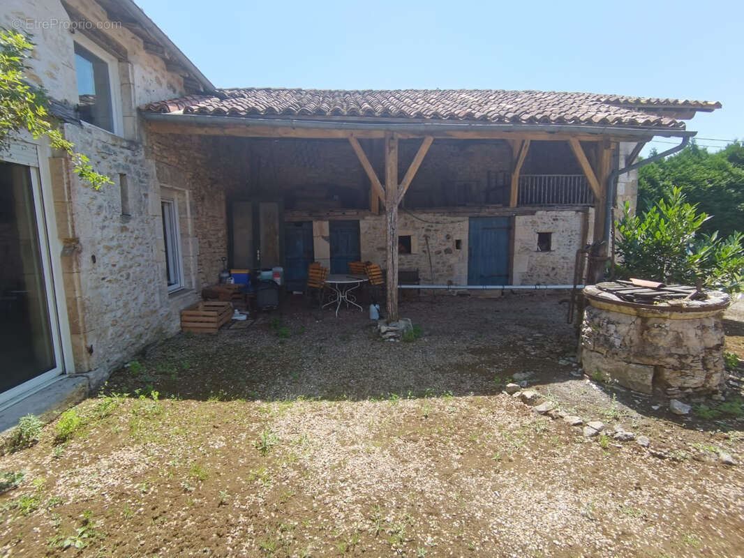 Maison à CHASSENEUIL-SUR-BONNIEURE