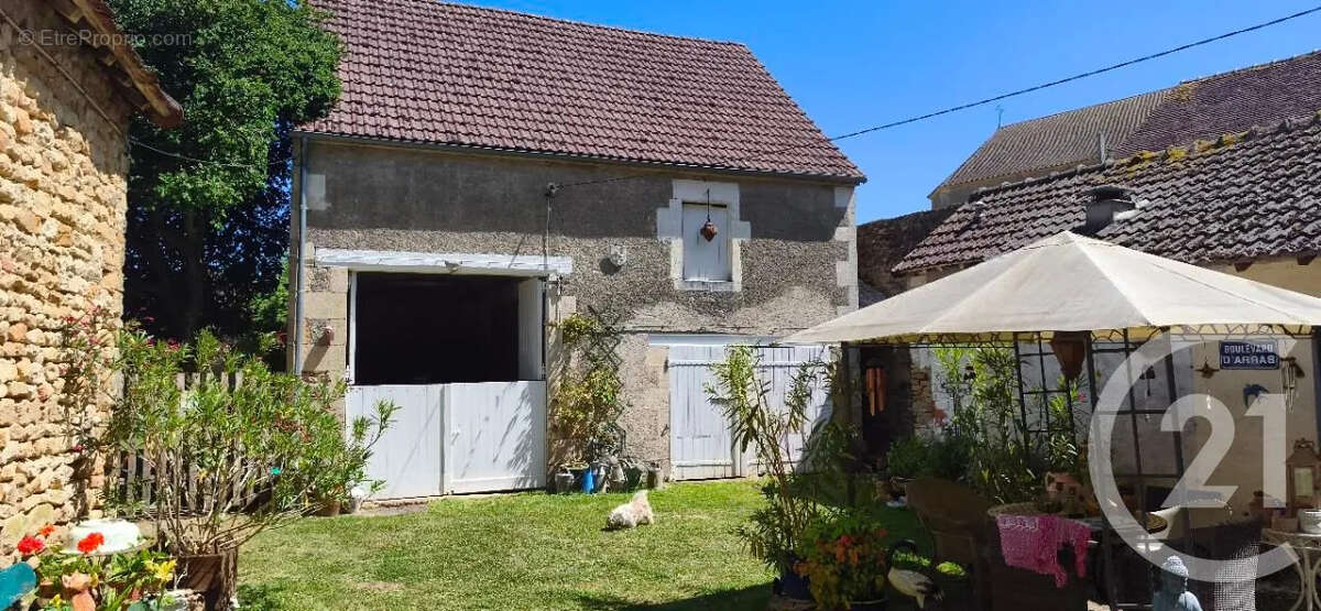 Maison à CHATEAUNEUF-VAL-DE-BARGIS