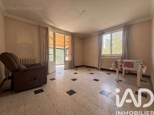Maison 92 m² à Vesseaux  - photo 4