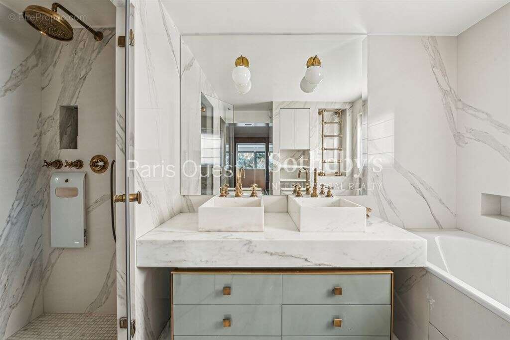 Appartement à NEUILLY-SUR-SEINE