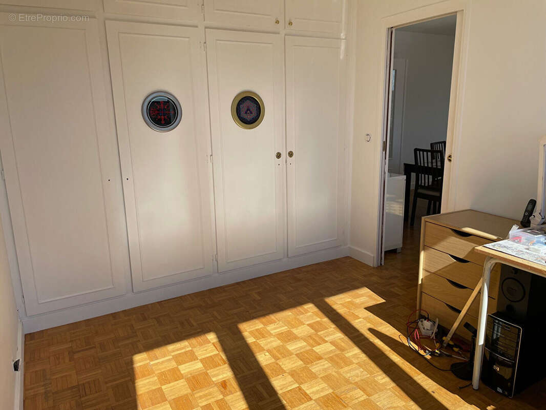 4 pièces en double exposition à Meudon-la-Forêt (92360) , rue de Woluwé Saint Lambert. - photo 7