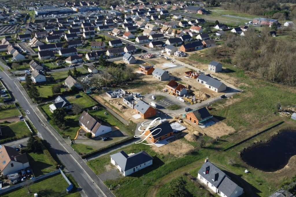 Terrain à MONTFORT-LE-GESNOIS