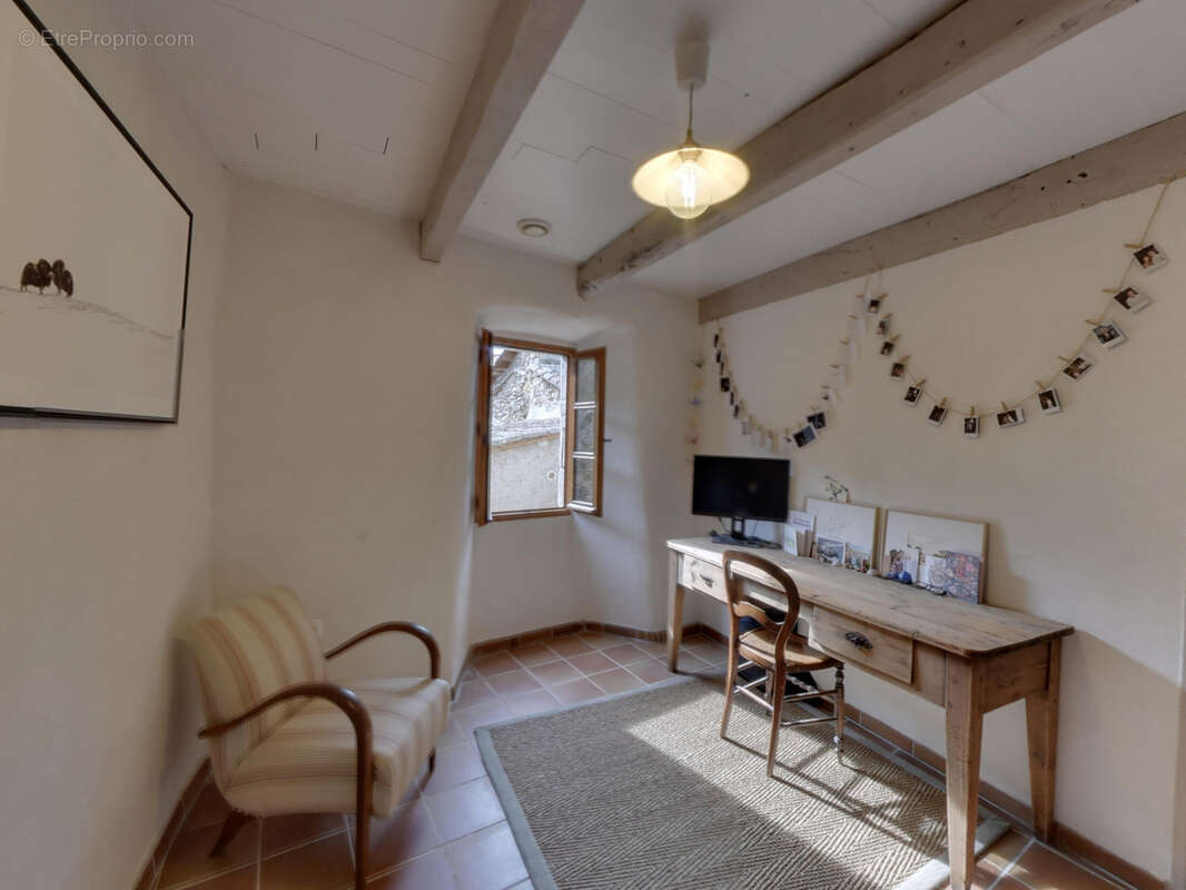 Maison à SAINT-FORTUNAT-SUR-EYRIEUX