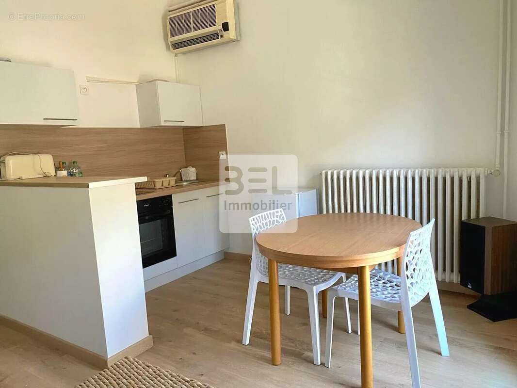 Appartement à LAUDUN-L'ARDOISE