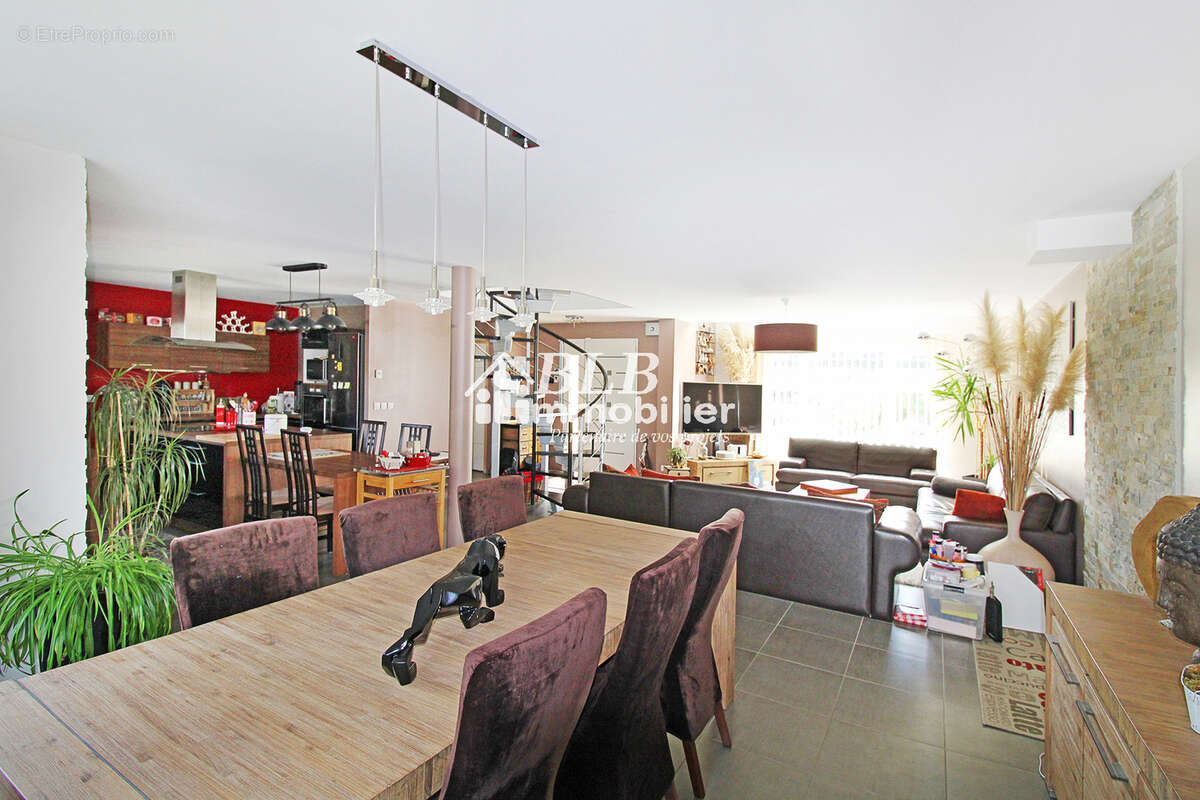 Maison à LE PERRAY-EN-YVELINES