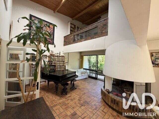 Maison 184 m² à Saint-Sauveur-Sur-Ecole  - photo 4