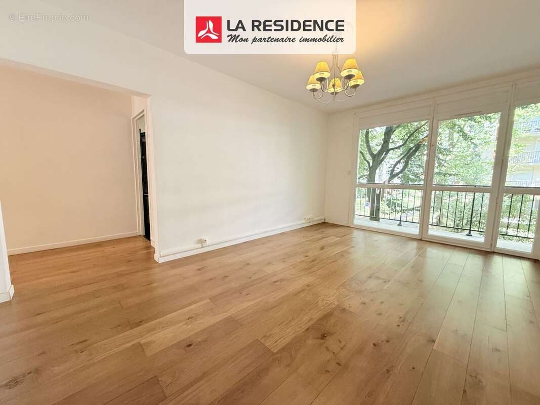 Appartement 80 m² à Velizy-Villacoublay  - photo 2