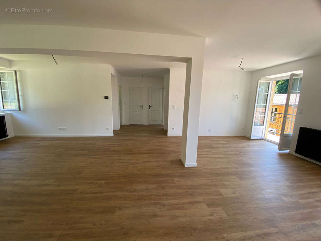 Maison à CARSAC-AILLAC