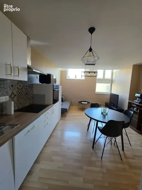 Immeuble  de rapport - 3 appartements dont 1 avec cour - En bon état général. - photo 8