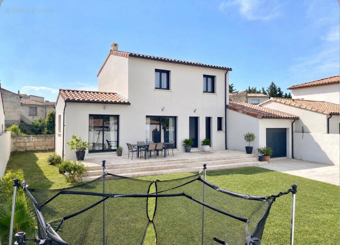 Maison à JONQUIERES-SAINT-VINCENT