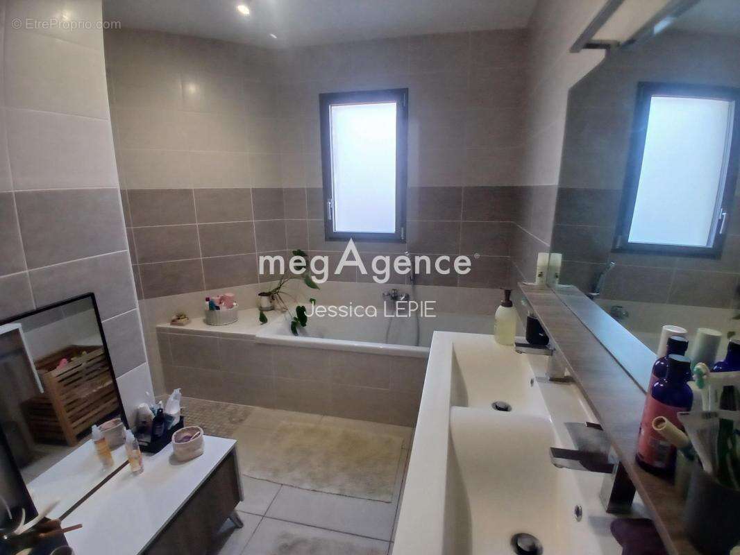 Maison à SAINT-GELAIS