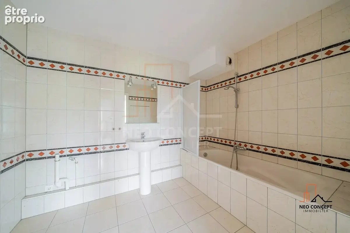 * SOUFFLENHEIM - Beau F3 à rafraichir avec cave, place de parking et garage ! * - photo 7
