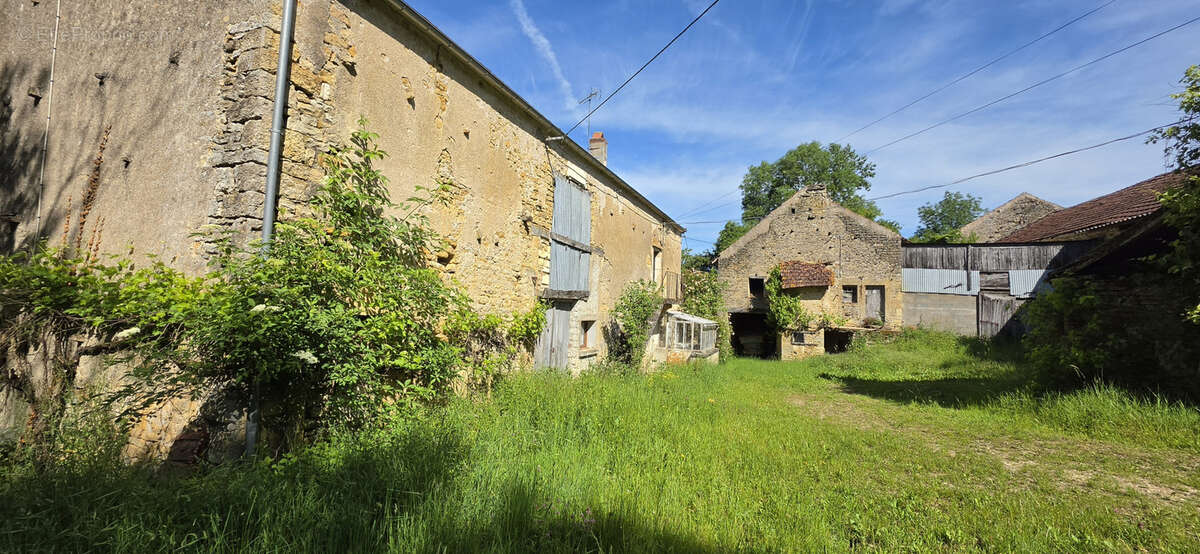 Maison à NUARS
