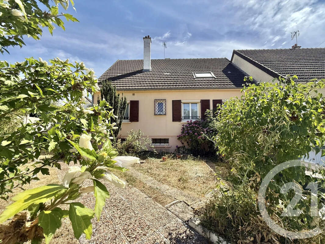 Maison à YZEURE