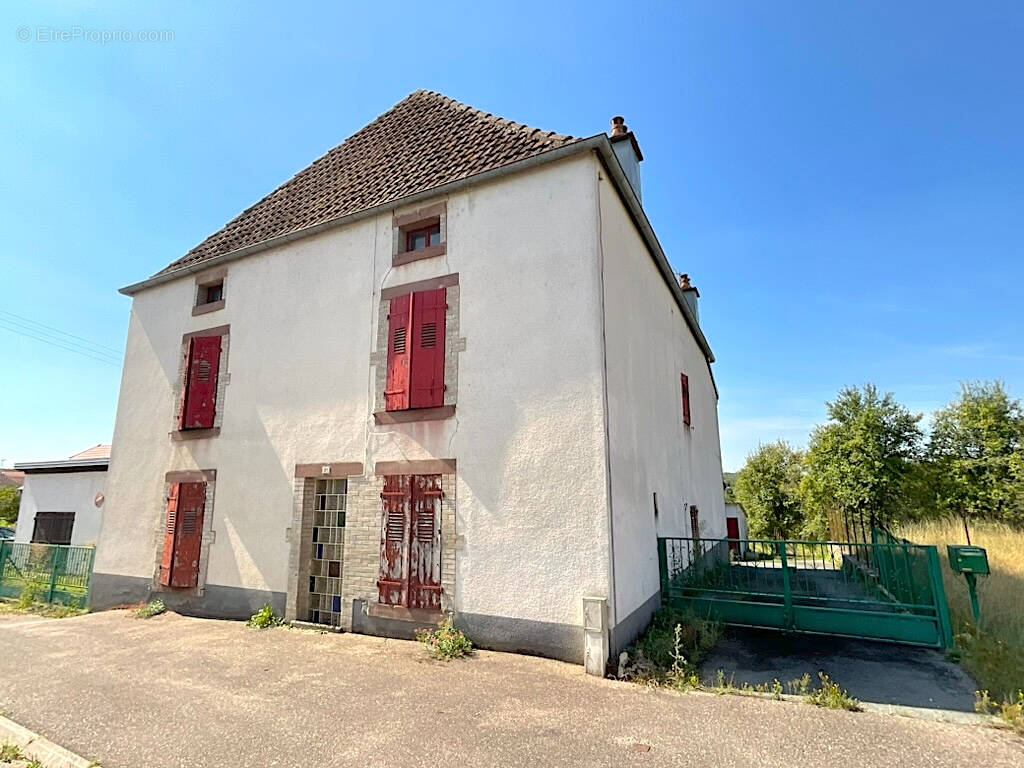 Maison à POLAINCOURT-ET-CLAIREFONTAINE