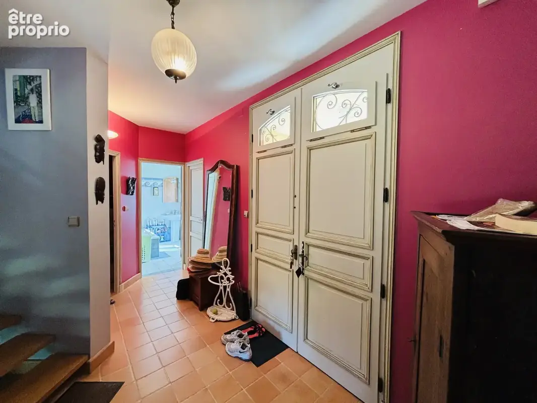 Maison d'architecte avec beaux volumes, jardin, sous-sol et cave - photo 4