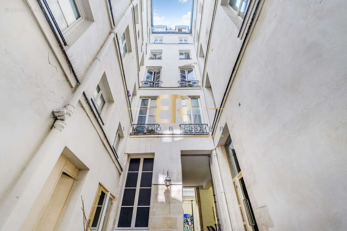 Dernier étage avec ascenseur calme et vue dégagée - photo 12