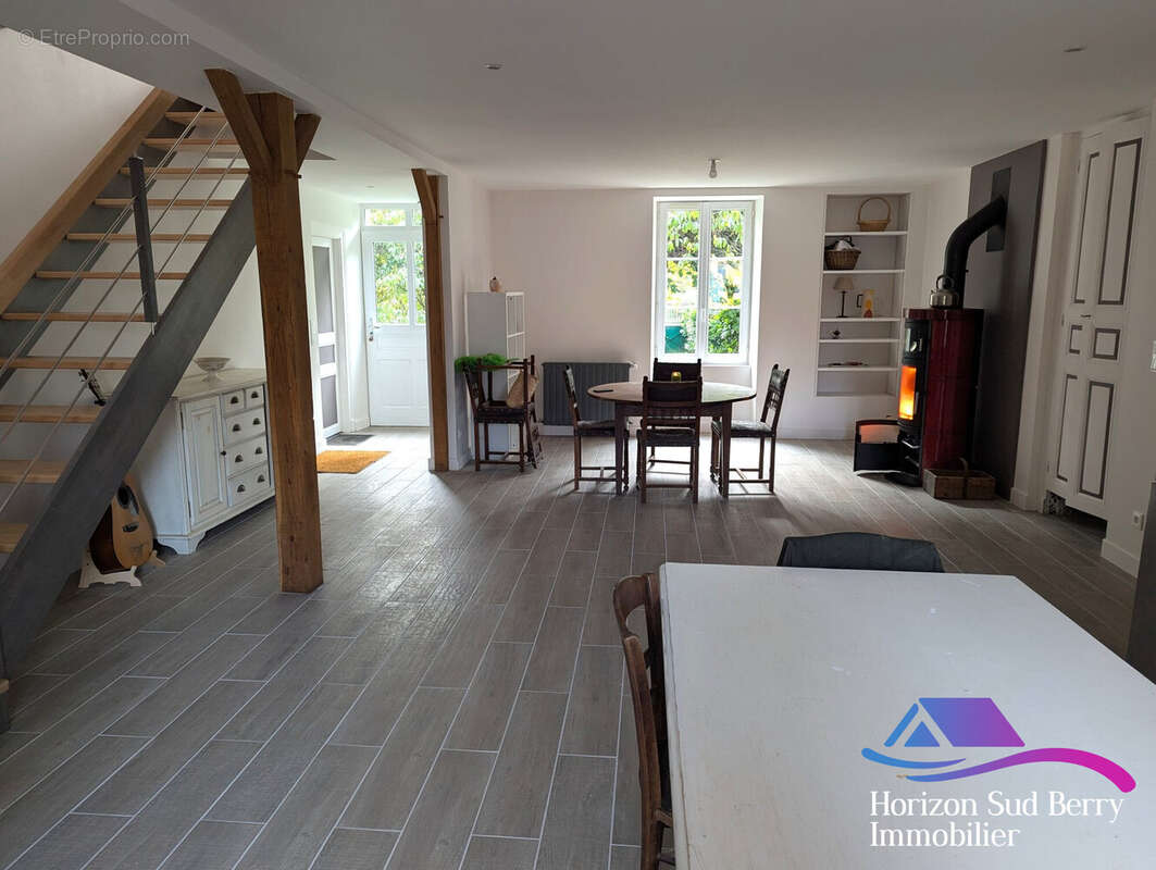 Séjour (PREMIERE PARTIE) - Maison à MOUHERS