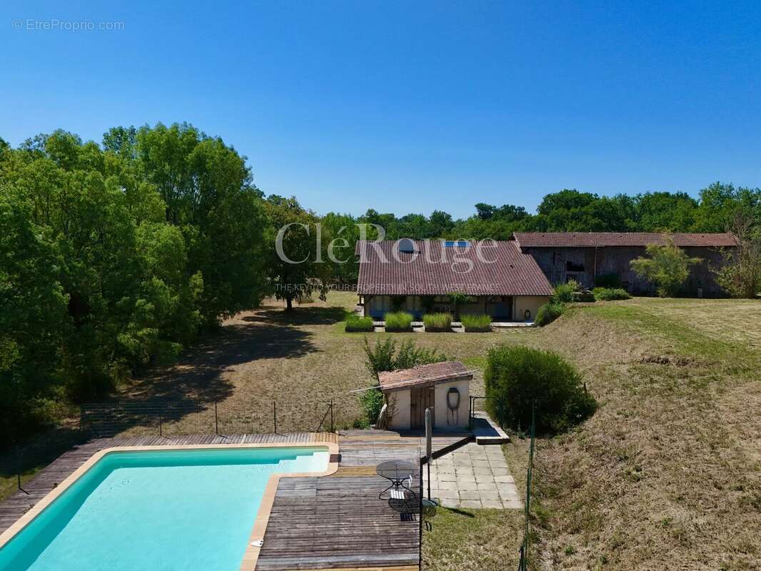 Proche Marmande - Propriété de caractère avec 4,5 hectares, piscine et dépendance - photo 1