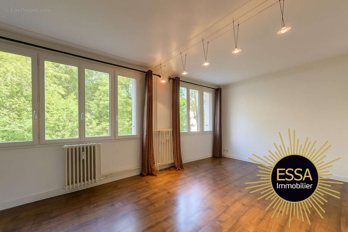 Appartement à LA CELLE-SAINT-CLOUD