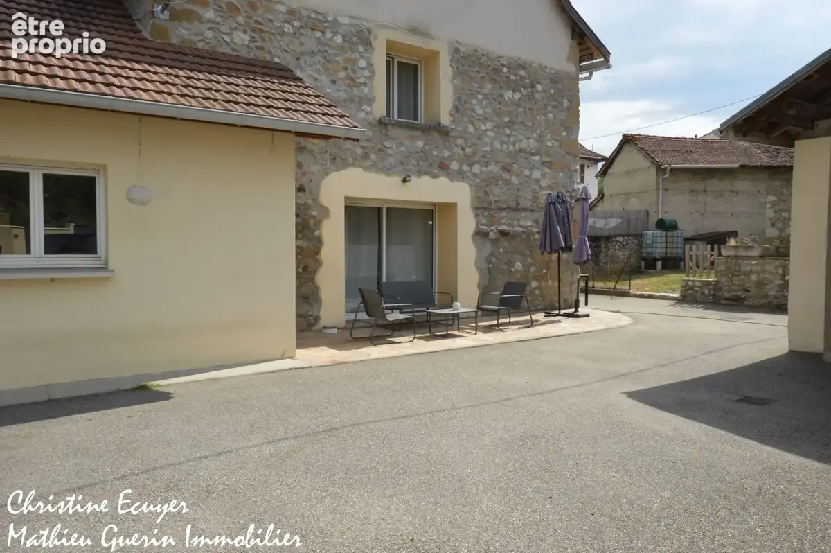 Maison 88 m² à Saint-Genix-Sur-Guiers  - photo 3