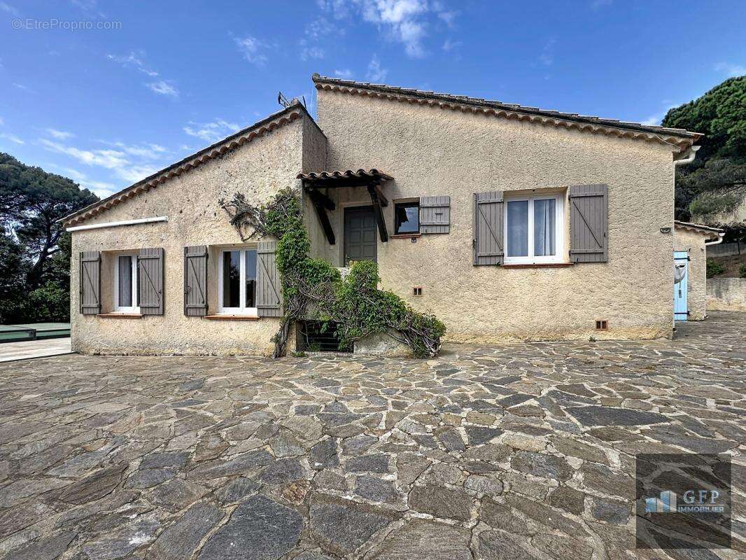Maison à BORMES-LES-MIMOSAS