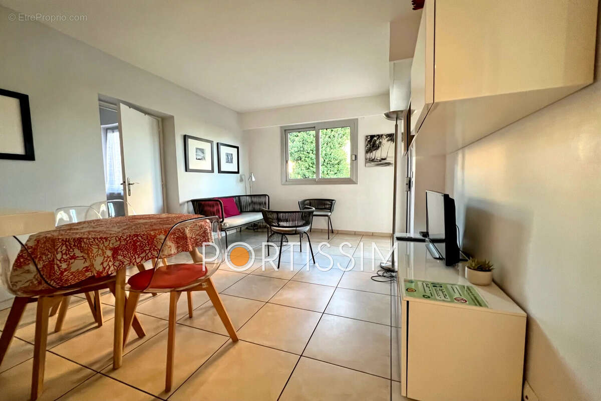 Appartement à SAINT-LAURENT-DU-VAR