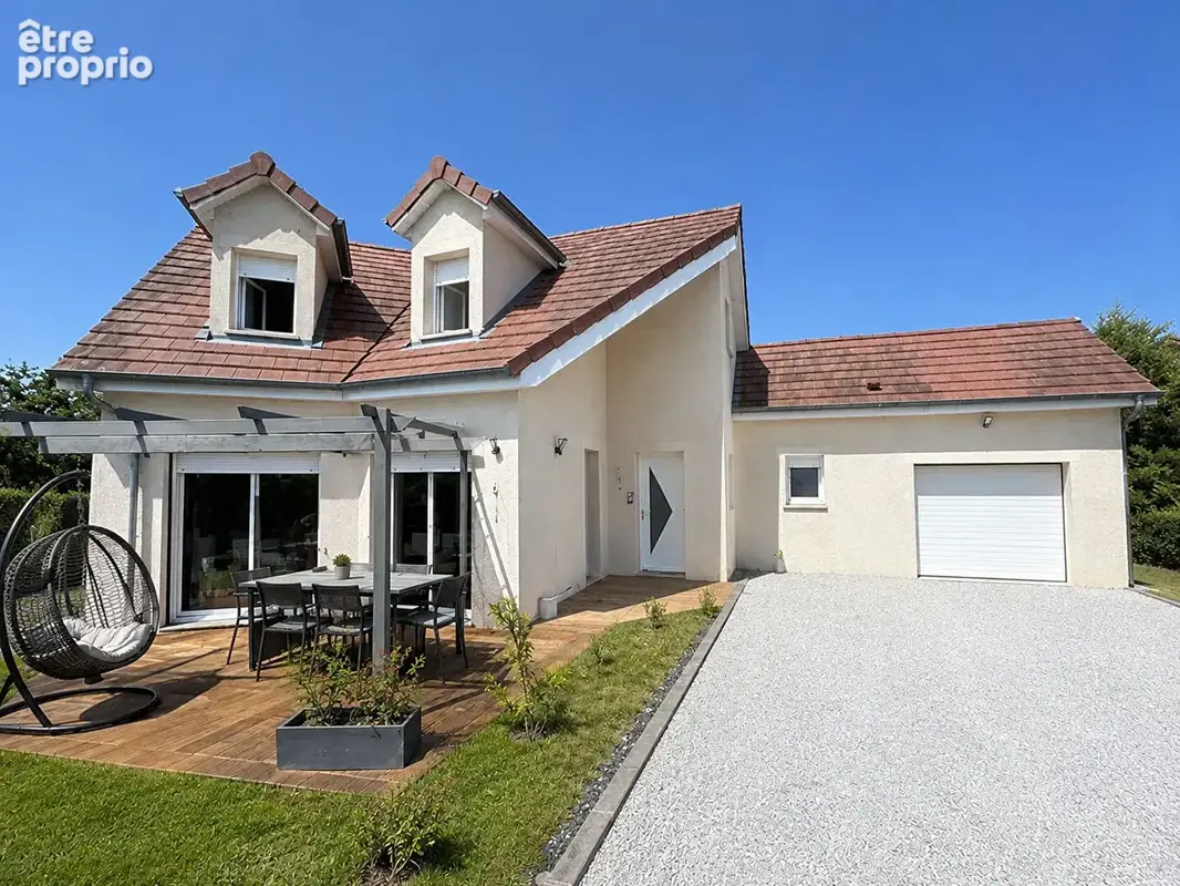 Maison à POUILLEY-LES-VIGNES