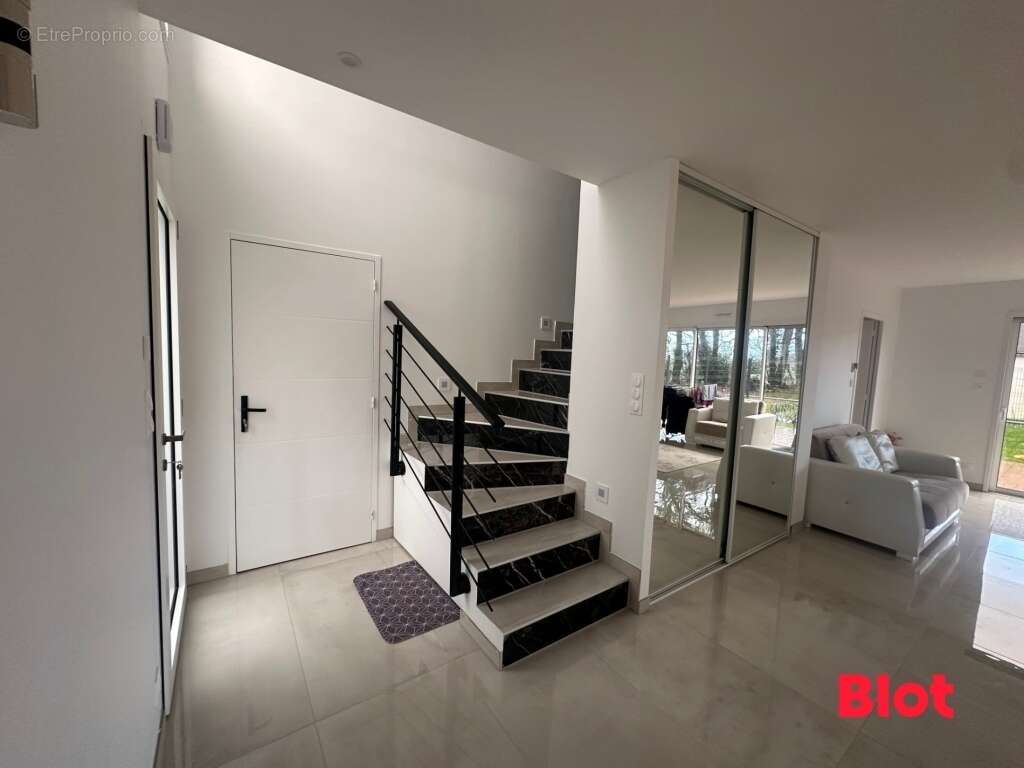 Maison à LOCQUELTAS