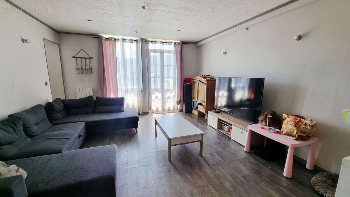 Maison à MONTREAL-LA-CLUSE