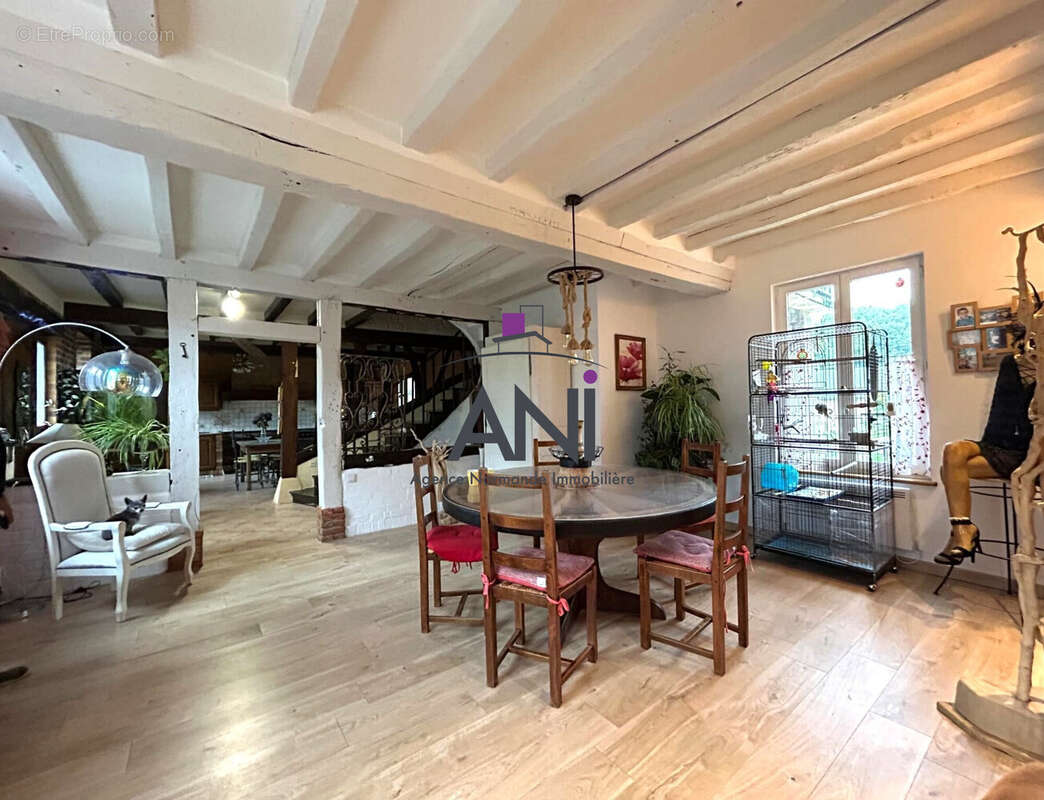 Maison à VARNEVILLE-BRETTEVILLE