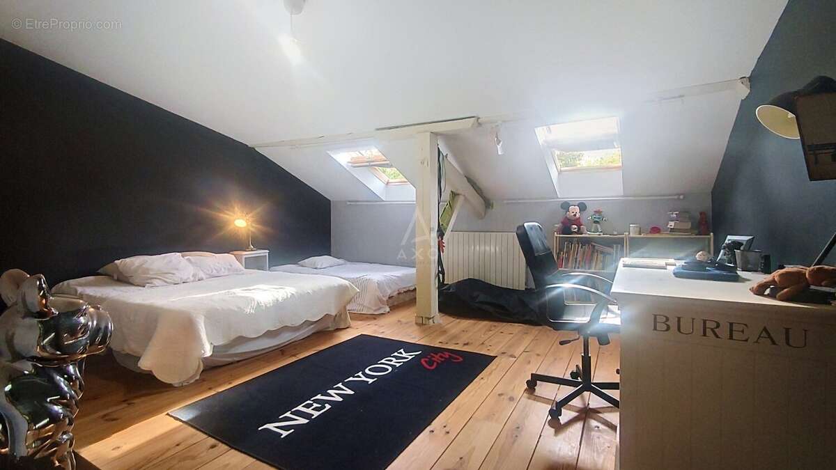 Maison de ville de 312 m² au cur de Roquefort avec jardin, piscine et garage - photo 14