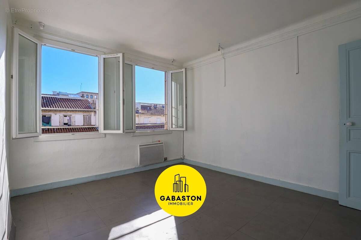 Appartement à MARSEILLE-1E