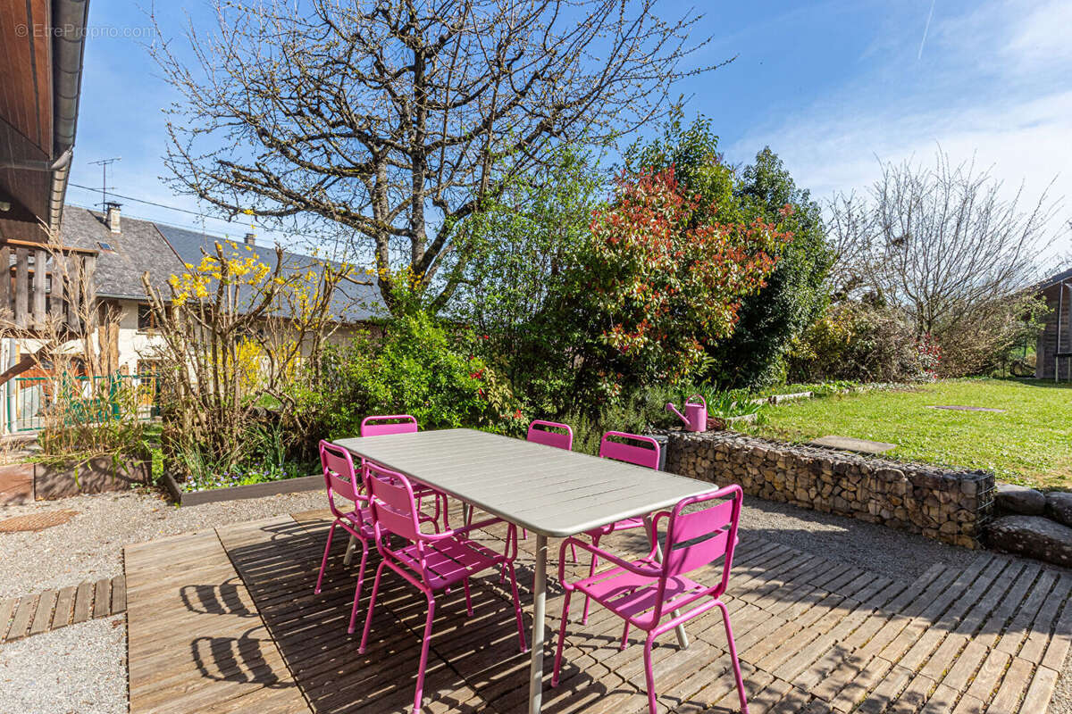 "amarante" - co-exclusivite laforet - mesigny - maison t5 de 161,07 m² - terrain de 394 m² - dpe d - photo 2