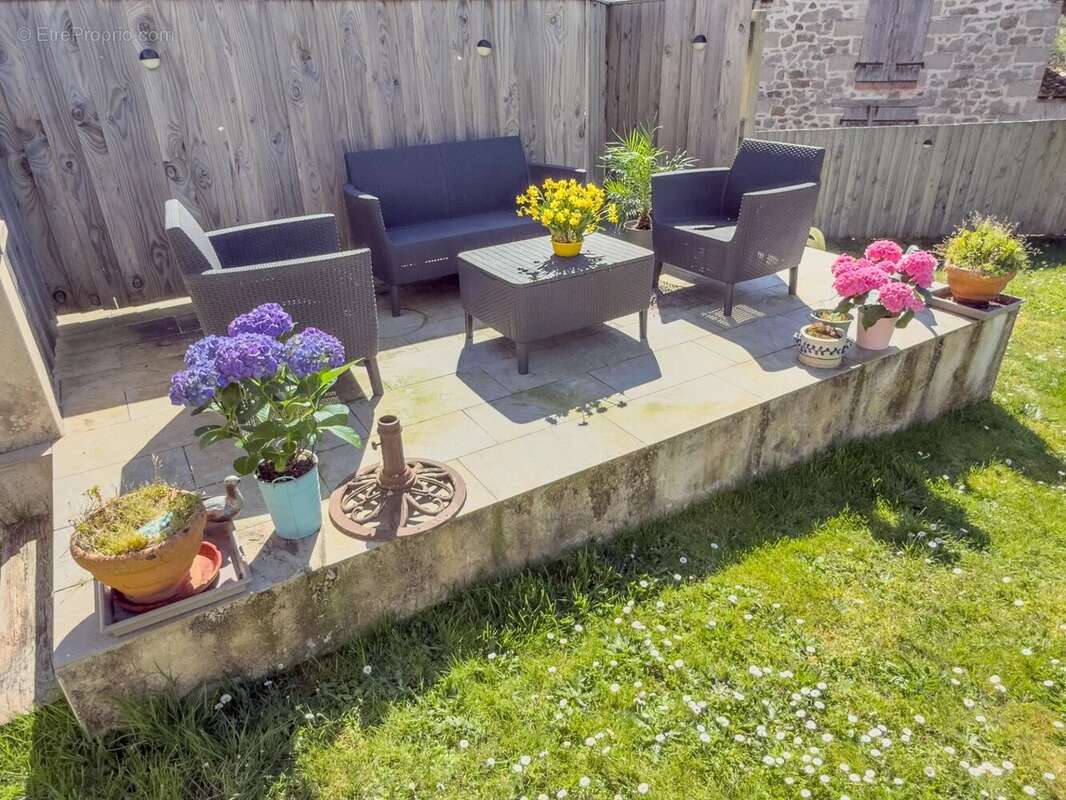 Maison à SAINT-SAUD-LACOUSSIERE